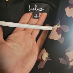 Lulus small mini floral dress with pockets!
